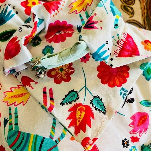 New handmade Beautiful quilted dog pillow. Size medium with matching bandanna. - Picture 5 of 6